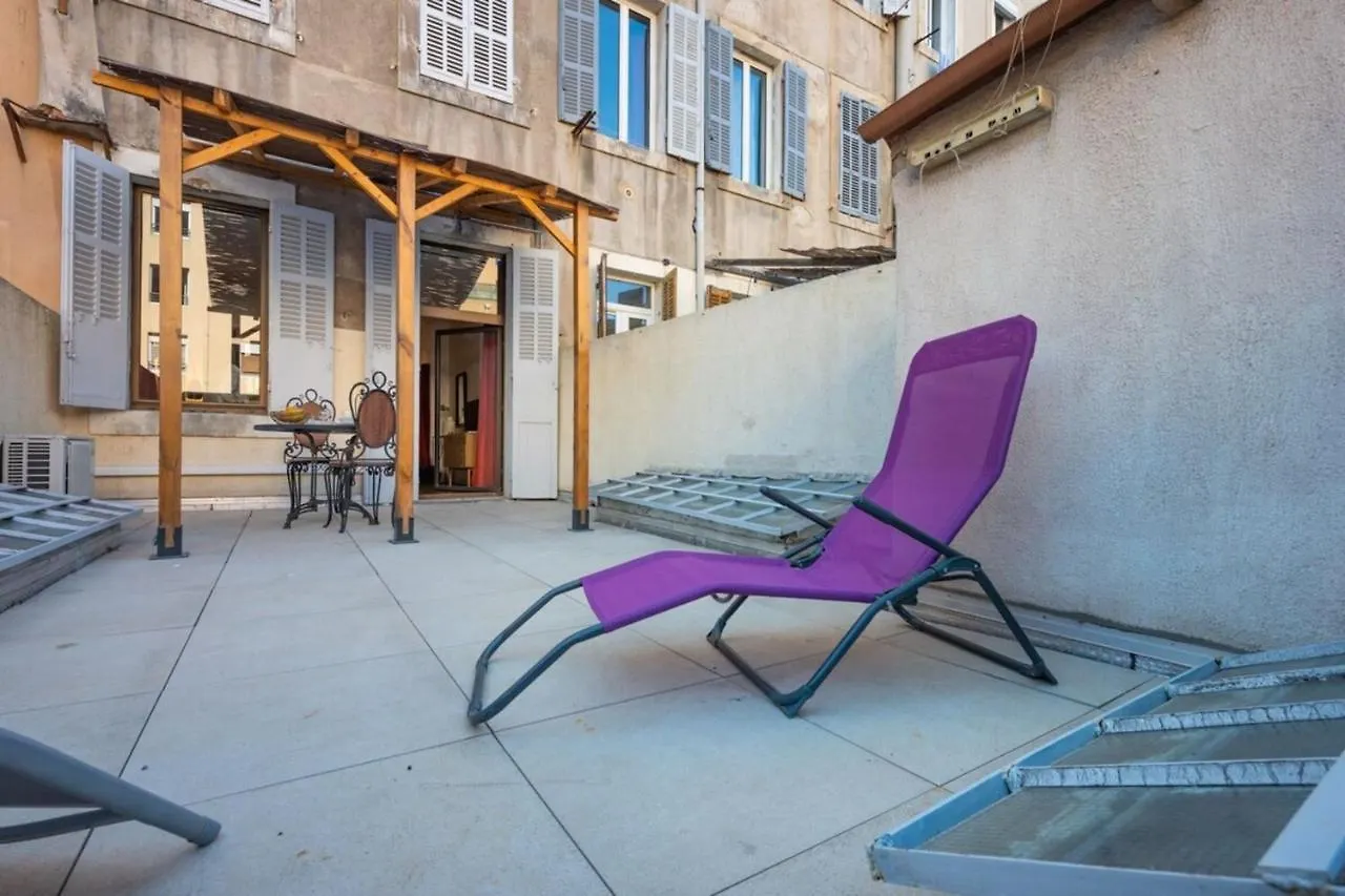 Appartement Bain De Soleil ! Terrasse Clim Wifi Netflix à Marseille 0*,  France