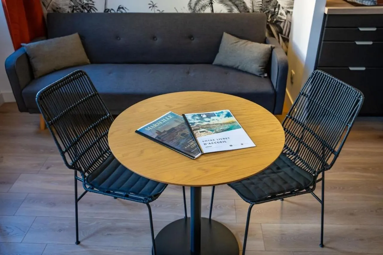 Appartement Bain De Soleil ! Terrasse Clim Wifi Netflix à Marseille 0*,