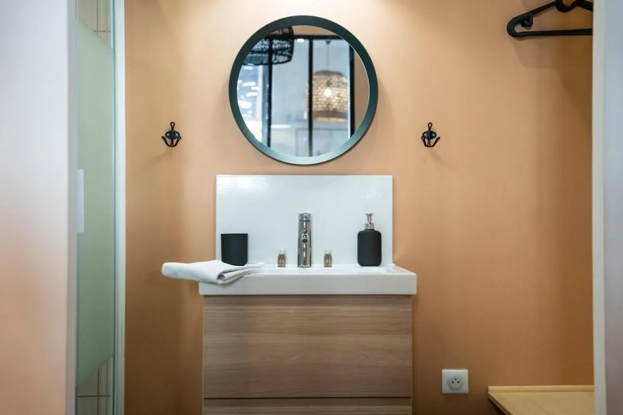 Appartement Bain De Soleil ! Terrasse Clim Wifi Netflix à Marseille 0*,  France