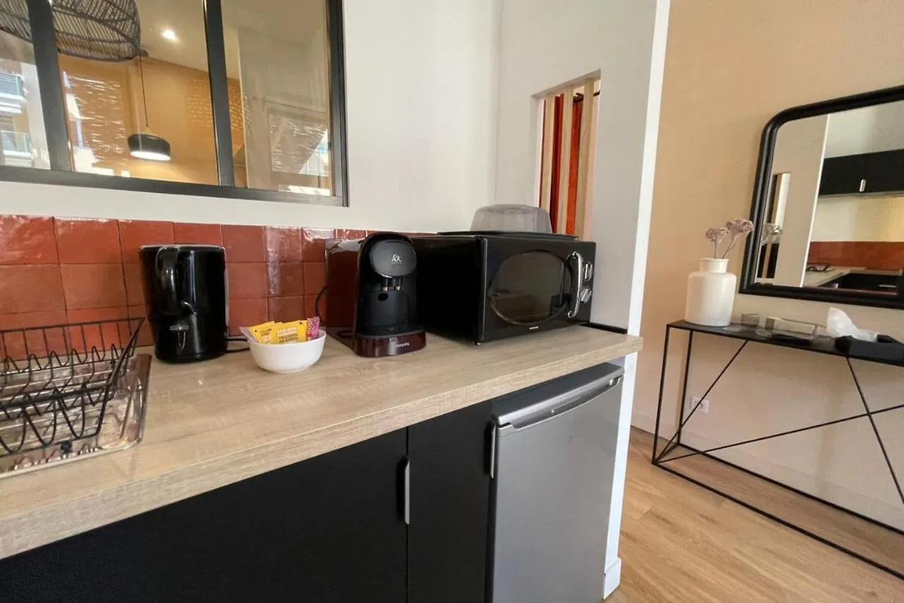 Appartement Bain De Soleil ! Terrasse Clim Wifi Netflix à Marseille 0*,